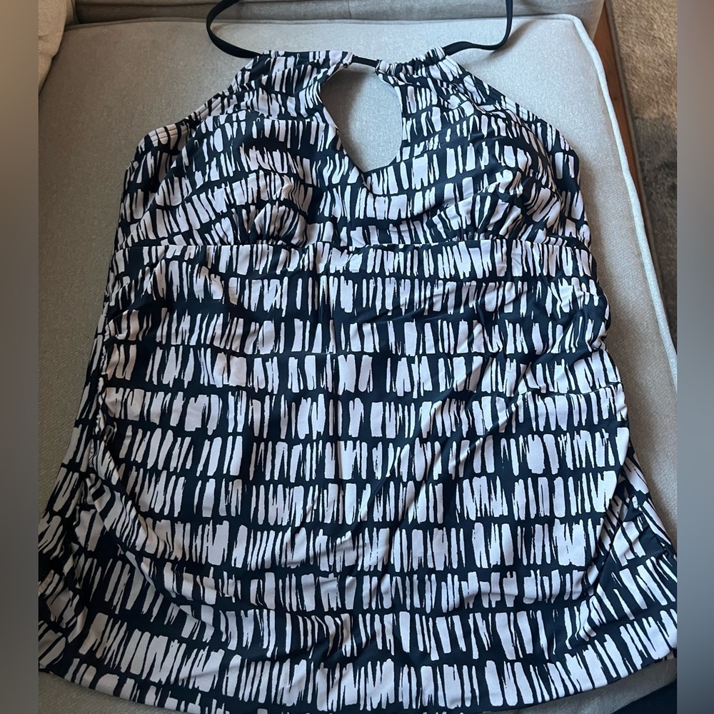 Island Eacape, Halter Tie Back, Tankini Top, EUC, Size 14